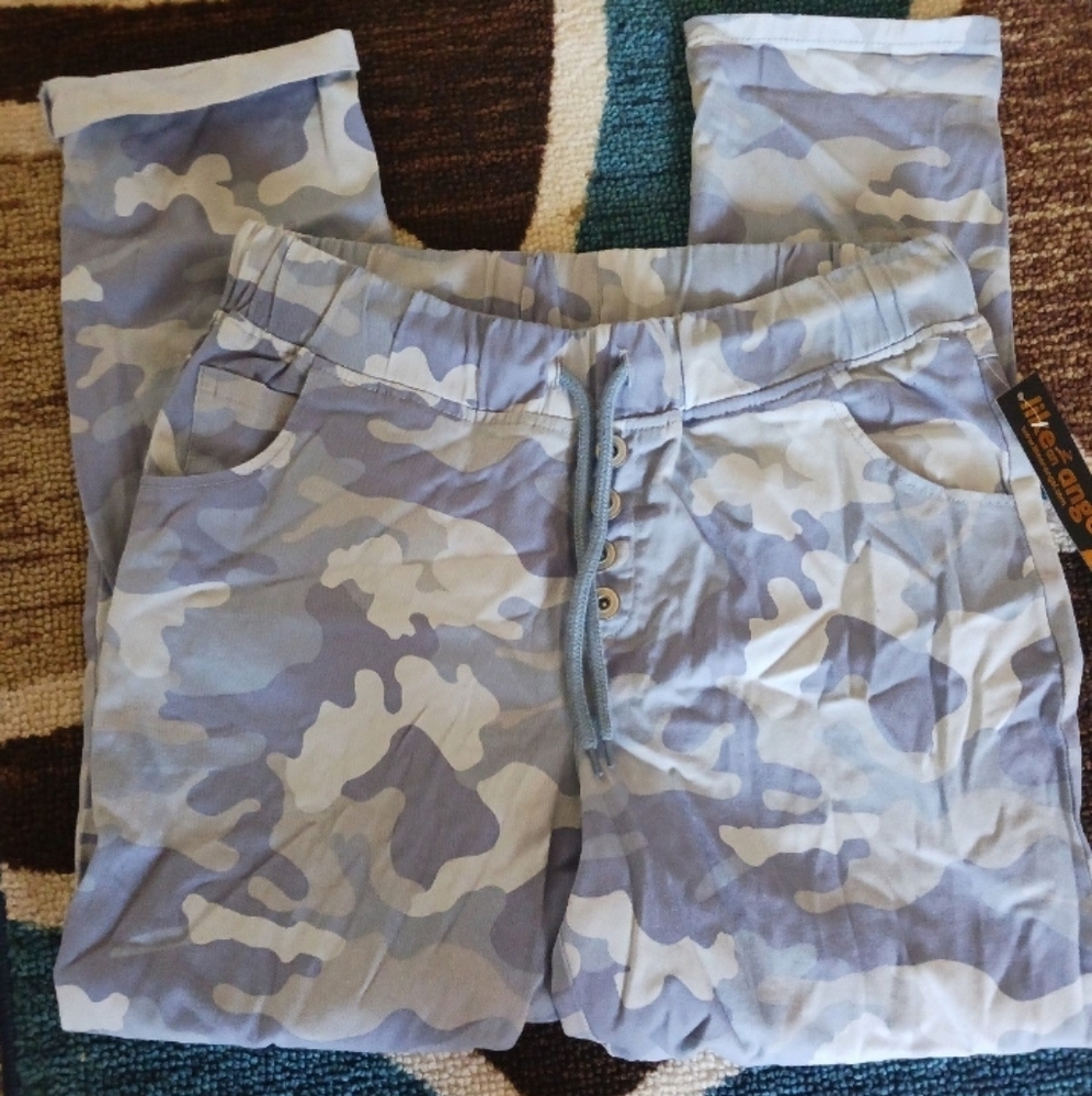 🌟4/$25💰Camo pants